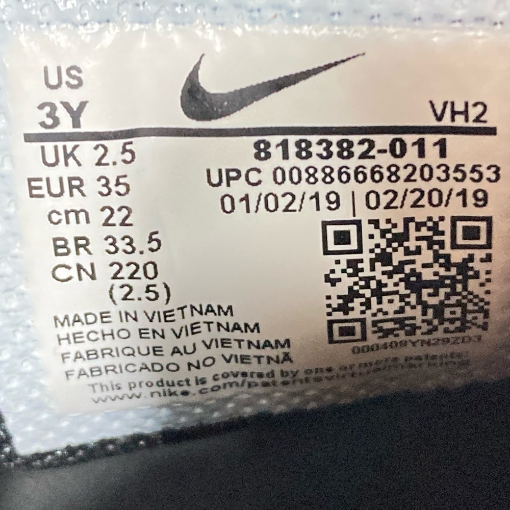 Nike Kids Black/White Tanjun Running Athletic Sneakers Shoes Size 3Y - Picture 11 of 11